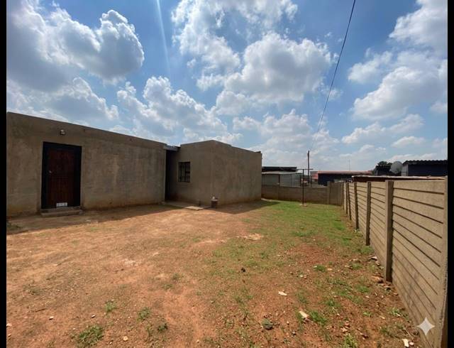 4 BEDROOM HOUSE FOR SALE IN SEBOKENG ZONE 3